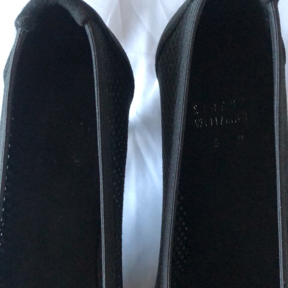 Women’s size 8M Stuart Weitzman black perforated pumps - Picture 13 of 14
